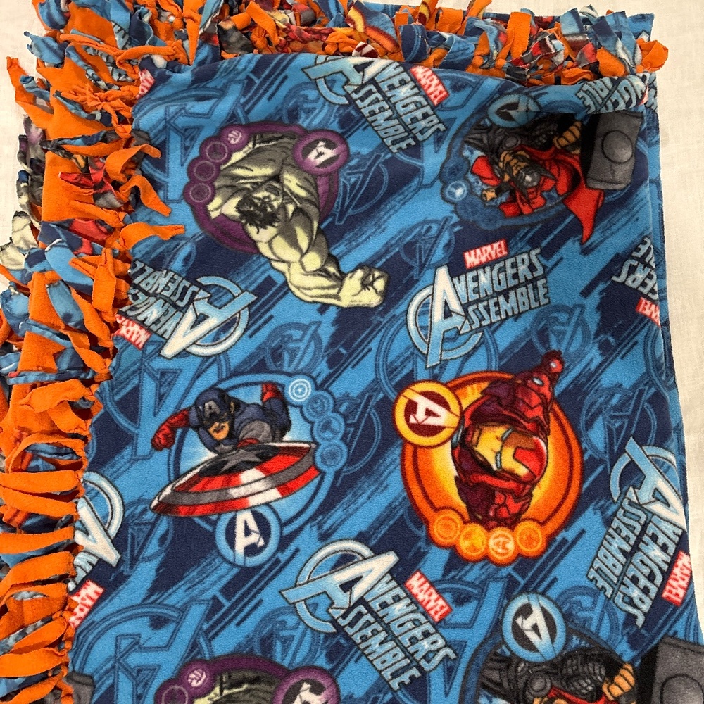 Marvel-AVENGERS ASSEMBLE;Superheroes Lovely Reversible Fleece Tie Blanket 60x43